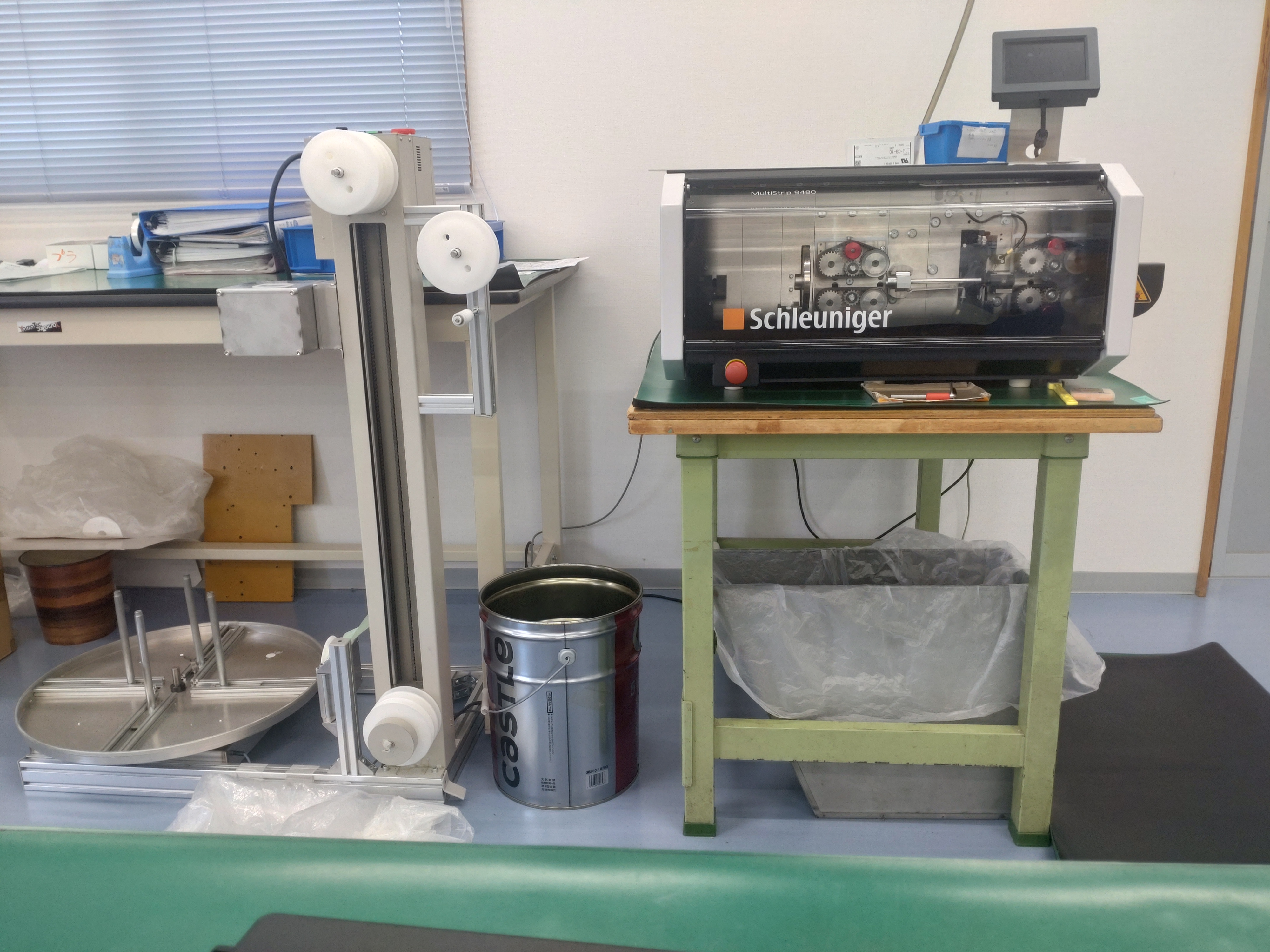 ケーブル切断・ストリップ装置